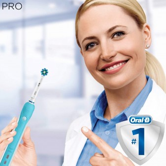 Oral B PRO 1 700 3D White Spazzolino Elettrico Ricaricabile Braun con