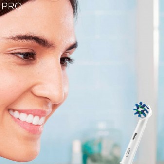 Oral B PRO 1 700 3D White Spazzolino Elettrico Ricaricabile Braun con