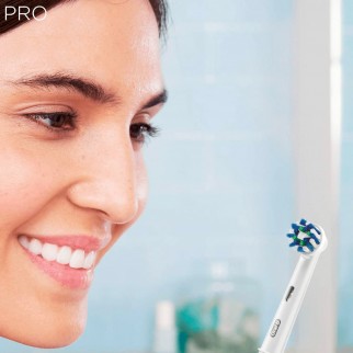 Oral B PRO 1 700 3D White Spazzolino Elettrico Ricaricabile Braun con