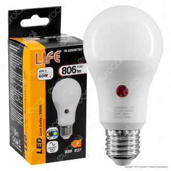 Life Lampadina LED E27 8W Bulb A60 con Sensore Crepuscolare - mod.