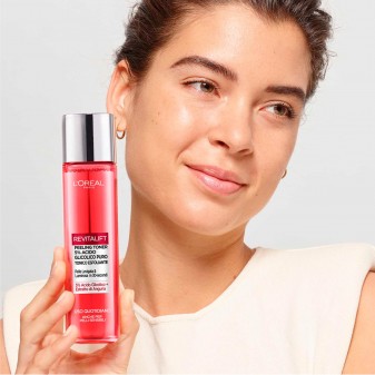 L'Oréal Paris Revitalift Peeling Toner Tonico Esfoliante - Flacone da