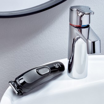 King C. Gillette Rasoio Regolabarba Elettrico con Pettini di Diversa