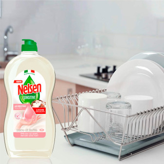 Nelsen Sensitive Detersivo Liquido per Piatti ad Azione Sgrassante