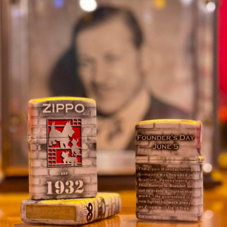 Accendino Zippo Premium mod. 48163 Founder's Day Design Ricaricabile