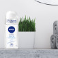 Immagine 2 - Nivea Pure Invisible Deodorante Roll-On SkinActive Protection 48h Anti Residui - Flacone da 50ml