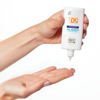 Garnier Ambre Solaire Fluido Protettivo Anti-Macchie Super UV SPF 50+