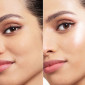 Immagine 3 - L'Oréal Paris Lumi Le Glass Stick Illuminante Multi-Uso Viso Corpo Modulabile Formula in Gel-Crema Colore Pink Ballet Glassy