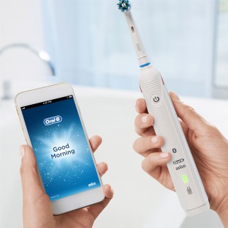 Kit Oral-B Spazzolini Elettrici Ricaricabili per la Famiglia Smart 4