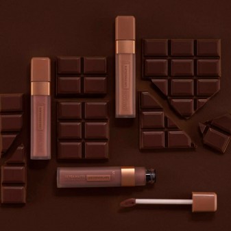 L'Oréal Paris Les Chocolats Ultra Matte Liquid Lipstick Tinta Labbra Colore 842 Candy Man Profumo al Cioccolato