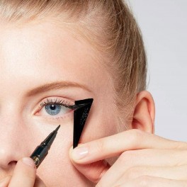 L'Oréal Paris Flash Cat Eye Superliner Eyeliner Nero Tratto Preciso e
