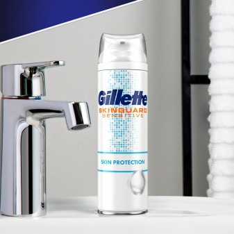 Gillette SkinGuard Sensitive Schiuma da Barba Pelli Sensibili con