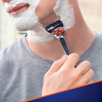 Gillette Fusion5 ProGlide Rasoio da Uomo - Blister con Rasoio e 9