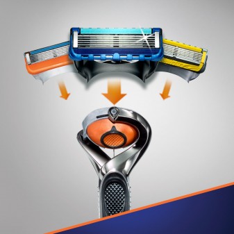Gillette Fusion5 ProGlide Rasoio da Uomo - Blister con Rasoio e 9