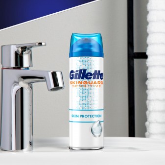 Gillette SkinGuard Sensitive Schiuma da Barba Pelli Sensibili con