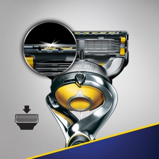 Gillette Fusion5 Proshield Rasoio con 5 Lame - Blister con Rasoio e 8