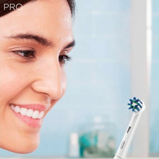 Oral-B Pro 2 2000N Spazzolino Elettrico Ricaricabile Blu con Testina
