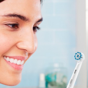 Oral-B Pro 2 2500 Spazzolino Elettrico Ricaricabile con Testina Sensi