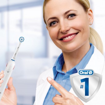 Oral-B Pro 2 2500 Spazzolino Elettrico Ricaricabile con Testina Sensi
