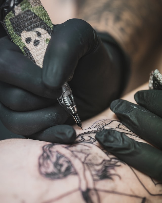 tatuatore - cosa non fare dopo un tatuaggio